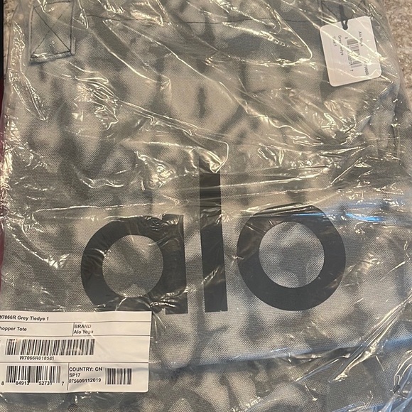 Oversized Alo Yoga Iconic Shopper Tote in Grey Tiedye Canvas - 20" x 14" x 7" - Picture 5 of 5